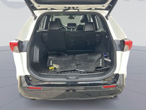 Used 2023 Toyota RAV4 SE w/ Weather & Moonroof Package image 33