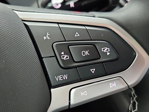 New 2025 Volkswagen Tiguan SE image 24