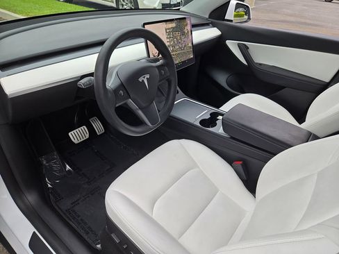 Used 2022 Tesla Model Y Performance AWD/4WD image 9