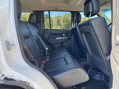 Used 2012 Jeep Liberty Limited Jet w/ Comfort/Convenience Group image 18