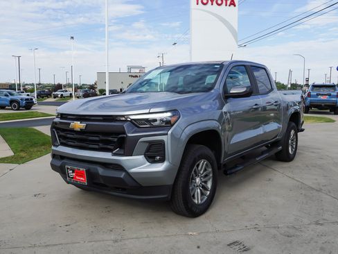 Used 2024 Chevrolet Colorado LT w/ LT Convenience Package III AWD/4WD image 4