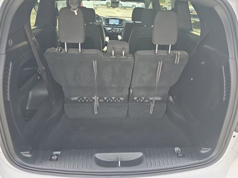 Used 2023 Chrysler Pacifica Touring w/ S Appearance Package image 5