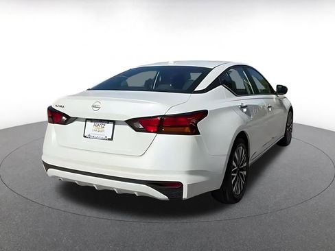 Used 2025 Nissan Altima 2.5 SV FWD image 12