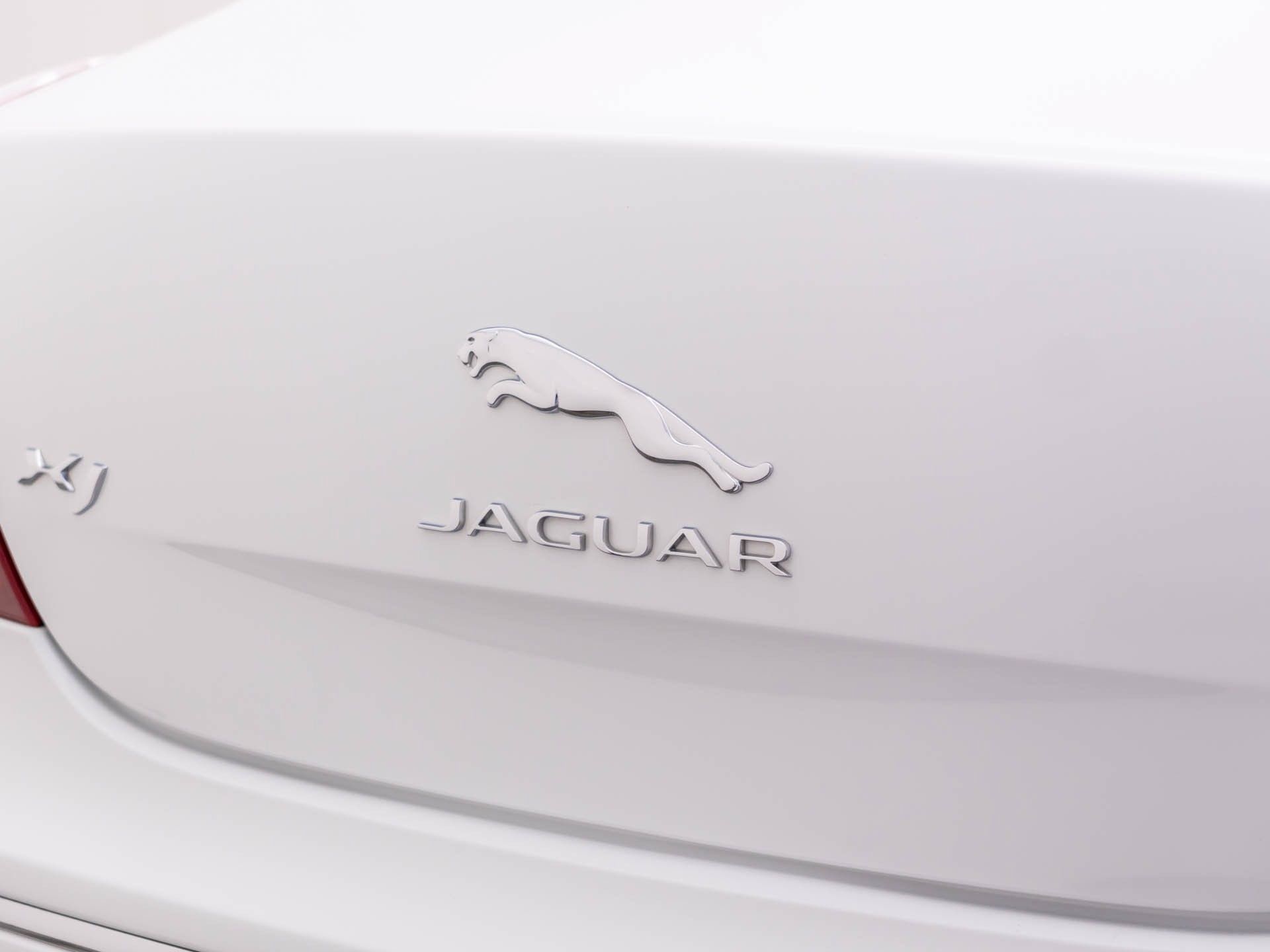 Used 2015 Jaguar XJ AWD image 43