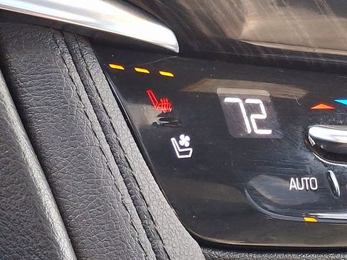 Used 2020 Cadillac XT6 Premium Luxury image 32