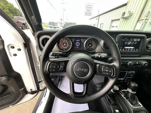 Used 2022 Jeep Wrangler Sport AWD/4WD image 31