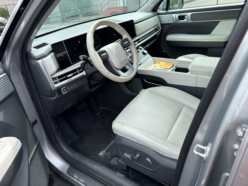 Used 2025 Hyundai Santa Fe Limited image 8