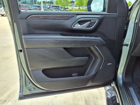 Used 2024 Chevrolet Suburban Z71 w/ Luxury Package AWD/4WD image 16