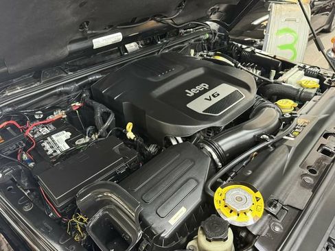 Used 2017 Jeep Wrangler Unlimited Sahara AWD/4WD image 38