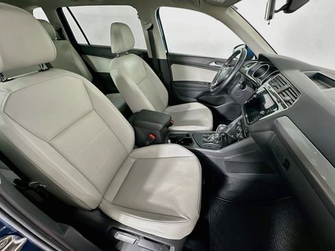 Used 2019 Volkswagen Tiguan SE w/ Panoramic Sunroof Package FWD image 32