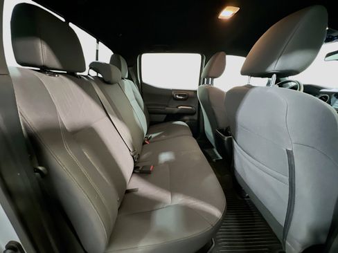 Used 2018 Toyota Tacoma TRD Off-Road image 19