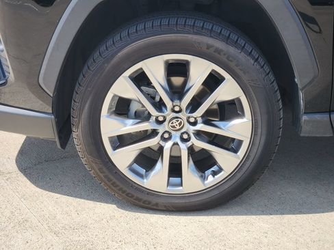 Used 2021 Toyota RAV4 XLE Premium AWD/4WD image 10