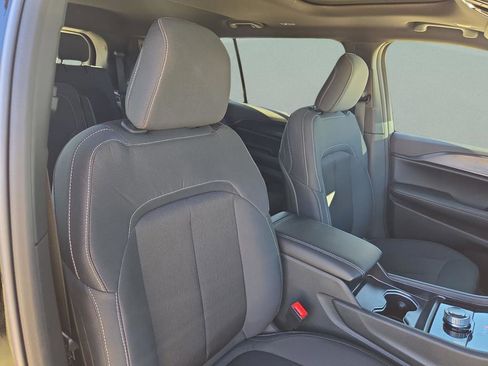 New 2025 Jeep Grand Cherokee L Laredo w/ Luxury Tech Group I RWD image 32