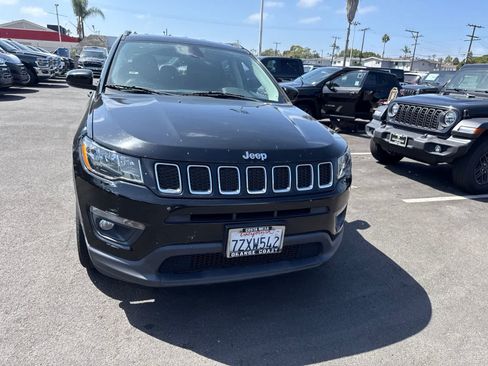 Used 2017 Jeep Compass Latitude w/ Popular Equipment Group FWD image 5