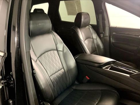 Used 2022 Buick Enclave Avenir w/ Avenir Technology Package AWD/4WD image 7
