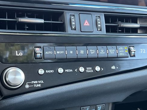 Used 2025 Lexus ES 300h w/ Premium Package FWD image 23