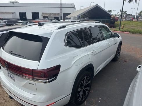 Used 2024 Volkswagen Atlas SEL Premium R-Line image 2