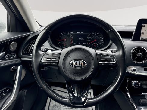 Used 2018 Kia Stinger Premium RWD image 11