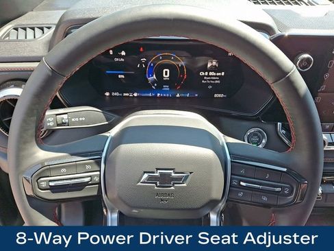 Used 2025 Chevrolet Colorado Z71 w/ Technology Package AWD/4WD image 4