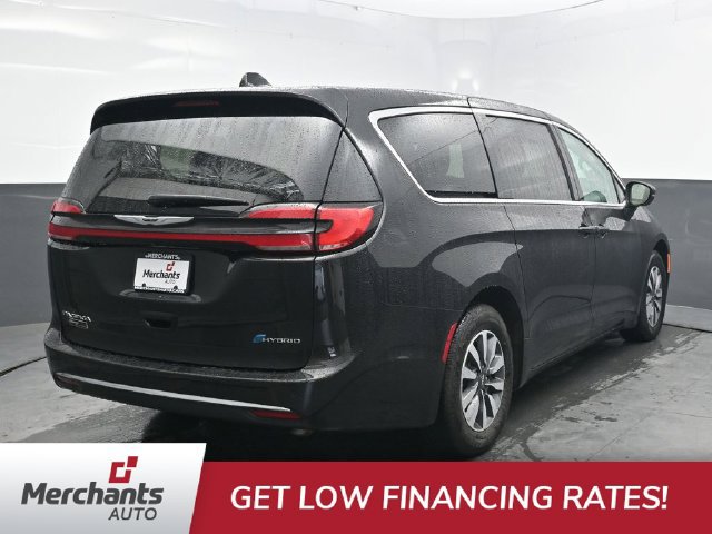 Used 2023 Chrysler Pacifica Touring-L FWD image 7