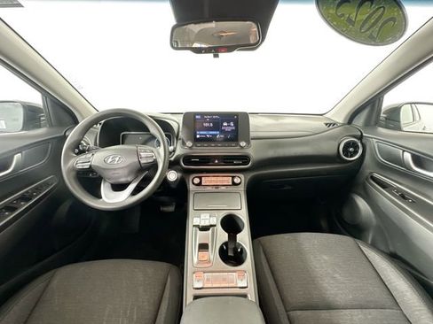 Used 2023 Hyundai Kona SE image 3