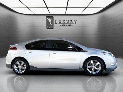 Used 2012 Chevrolet Volt Premium w/ Premium Trim Package image 2