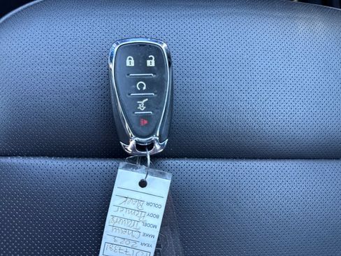 Used 2023 Chevrolet Traverse Premier AWD/4WD image 28