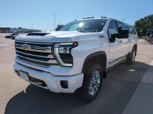 Used 2024 Chevrolet Silverado 3500 High Country w/ High Country Premium Package image 4