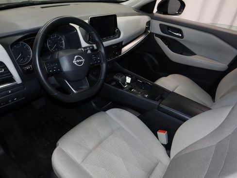 Certified 2025 Nissan Rogue SV image 24