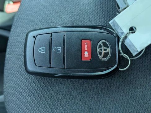 Used 2022 Toyota Corolla Cross LE w/ Moonroof Package FWD image 31
