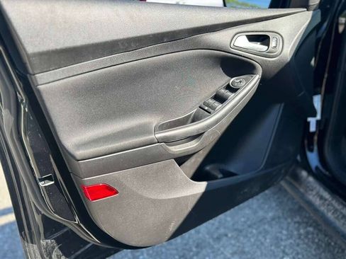 Used 2017 Ford Focus SE FWD image 10