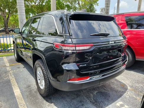 Used 2023 Jeep Grand Cherokee Laredo AWD/4WD image 4