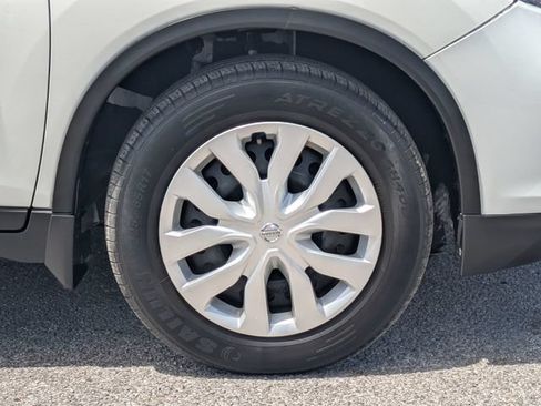 Used 2018 Nissan Rogue S FWD image 11