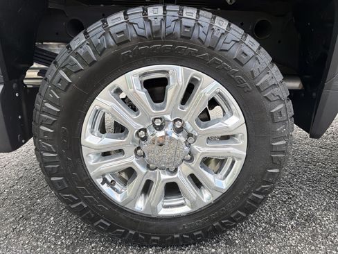 Used 2022 GMC Sierra 2500 Denali w/ Denali Ultimate Package AWD/4WD image 18