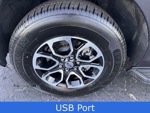 Used 2024 Ford Expedition XLT image 17