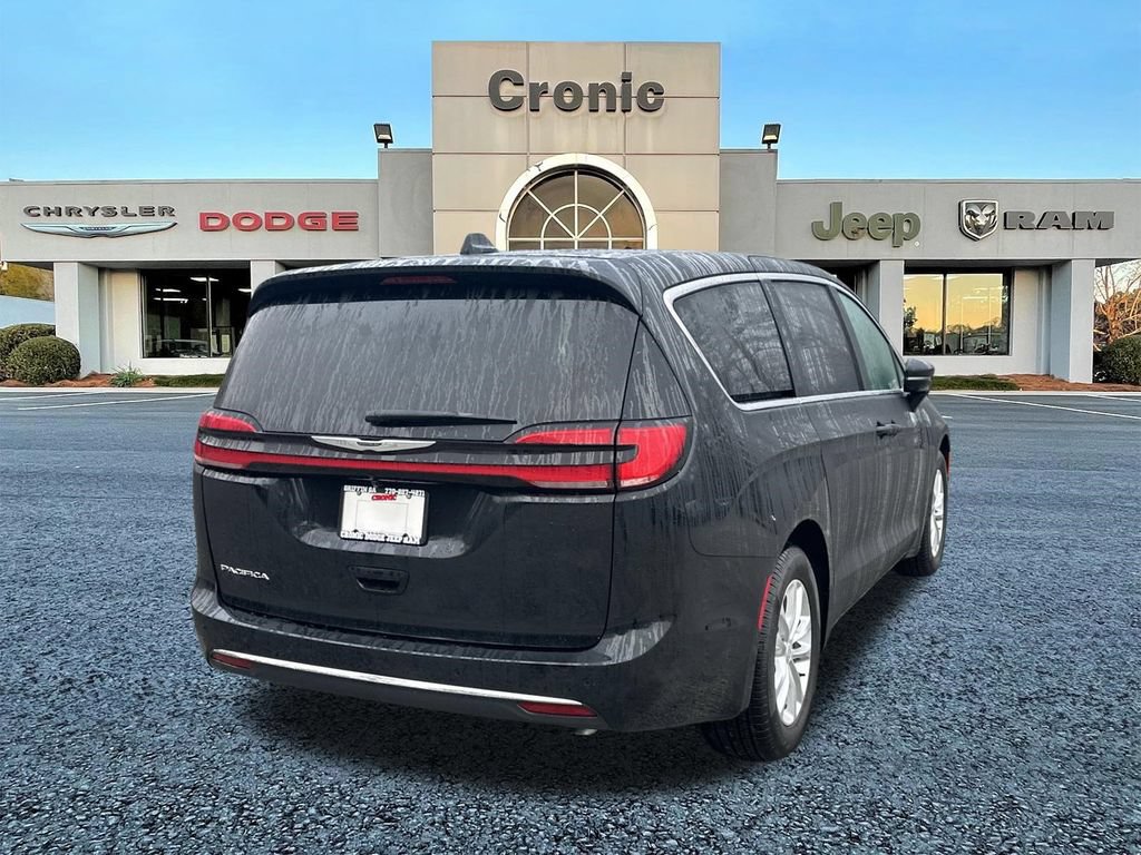 New 2026 Chrysler Pacifica Select FWD image 3