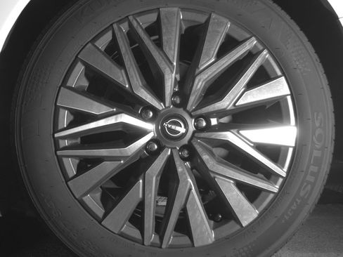 Used 2025 Nissan Altima 2.5 SV FWD image 14