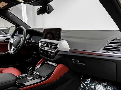 Used 2025 BMW X4 xDrive30i image 16