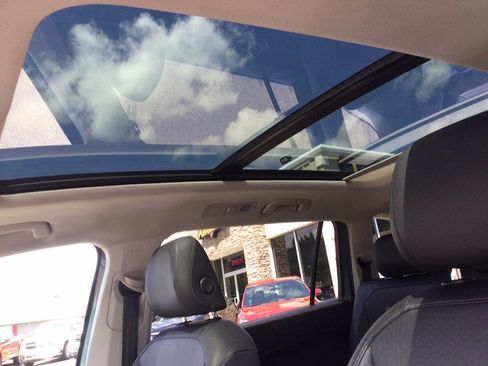 Used 2020 Volkswagen Tiguan SE w/ Panoramic Sunroof Package AWD/4WD image 44