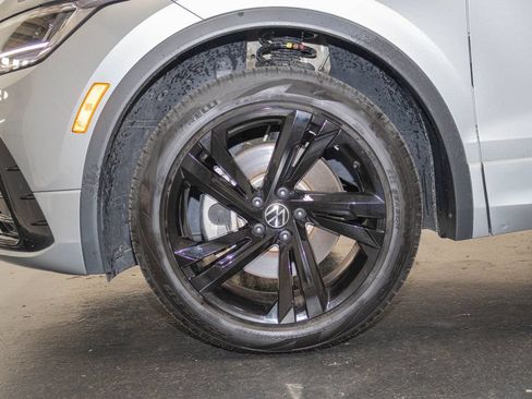 Used 2023 Volkswagen Tiguan SE R-Line AWD/4WD image 8