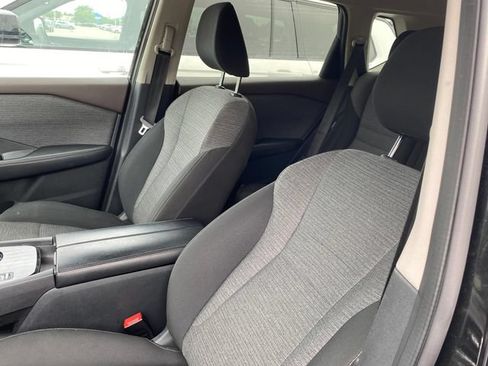 Used 2023 Nissan Rogue SV FWD image 4