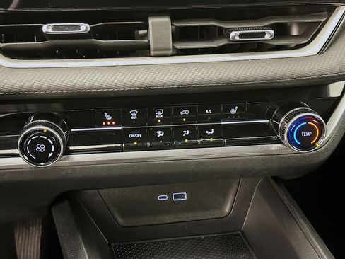 Used 2025 Chevrolet Equinox LT image 24