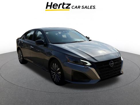 Used 2025 Nissan Altima 2.5 SV image 1