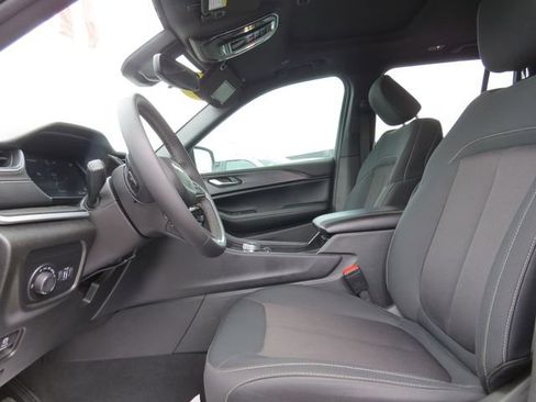 Certified 2024 Jeep Grand Cherokee Laredo X RWD image 15