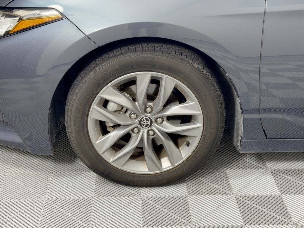 Used 2022 Toyota Avalon XLE FWD image 13