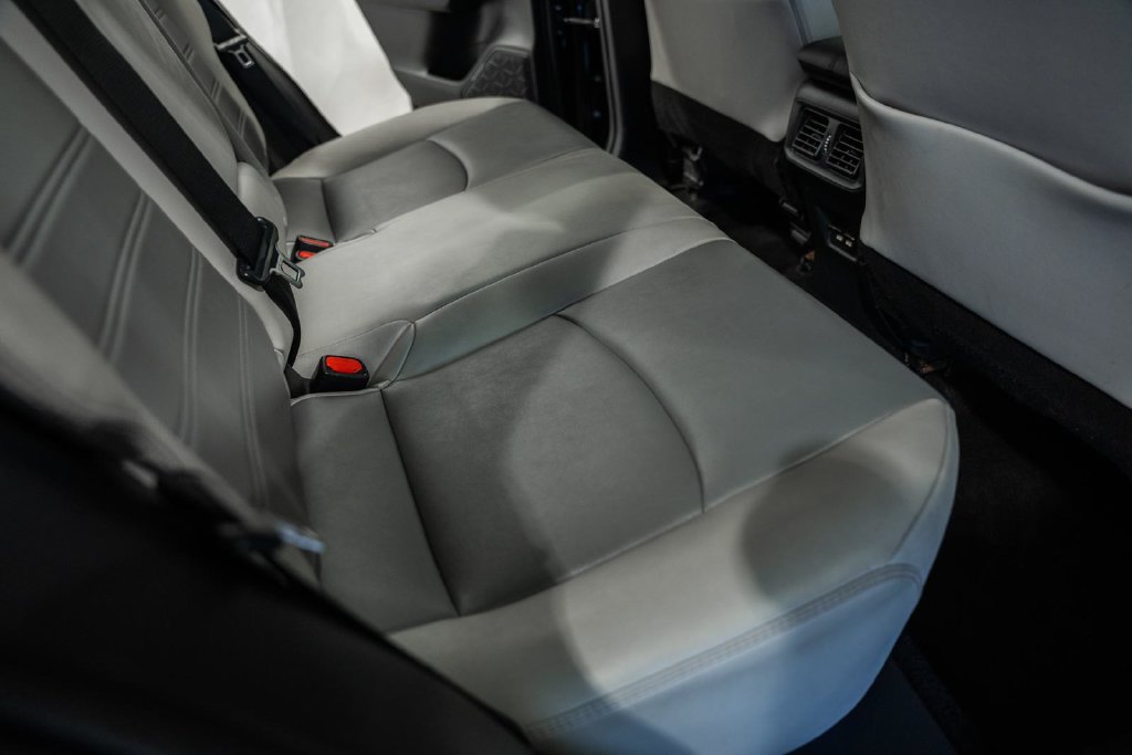 Used 2021 Toyota RAV4 XLE Premium FWD image 27
