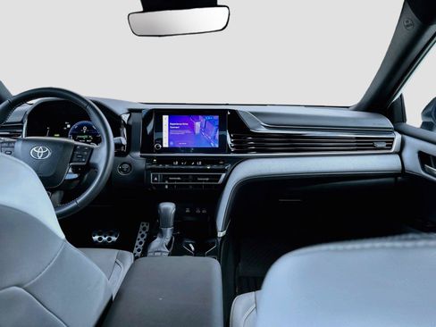 Used 2025 Toyota Camry SE w/ Convenience Package FWD image 18