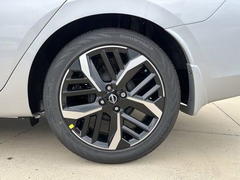 New 2025 Nissan Versa SR w/ Trunk Package image 22