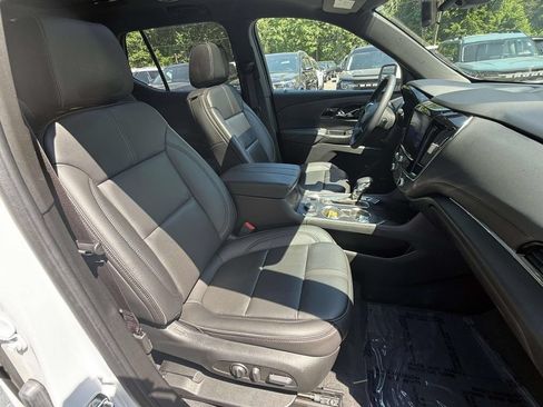 Used 2023 Chevrolet Traverse RS w/ LPO, Floor Liner Package AWD/4WD image 9
