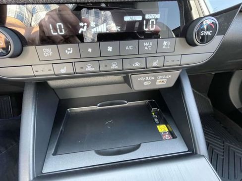Used 2026 Subaru Outback Limited AWD/4WD image 31